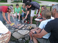 Grillabend mit Lagerfeuer am Urlaubsbauernhof Tunelhof