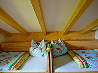 Zwei Schlafzimmer in der Ferienwohnung am Bauernhof in Tirol